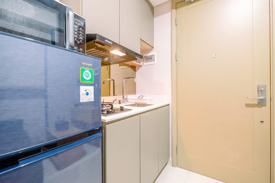 Apartment | Private kitchen | Full-size fridge, stovetop