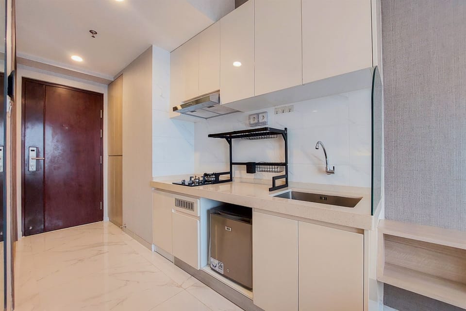 Studio | Private kitchen | Full-size fridge, stovetop