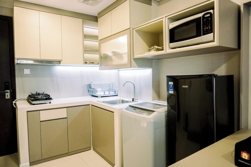 Studio | Private kitchen | Full-size fridge, stovetop
