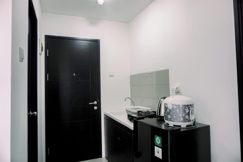 Apartment | Private kitchen | Full-size fridge, stovetop