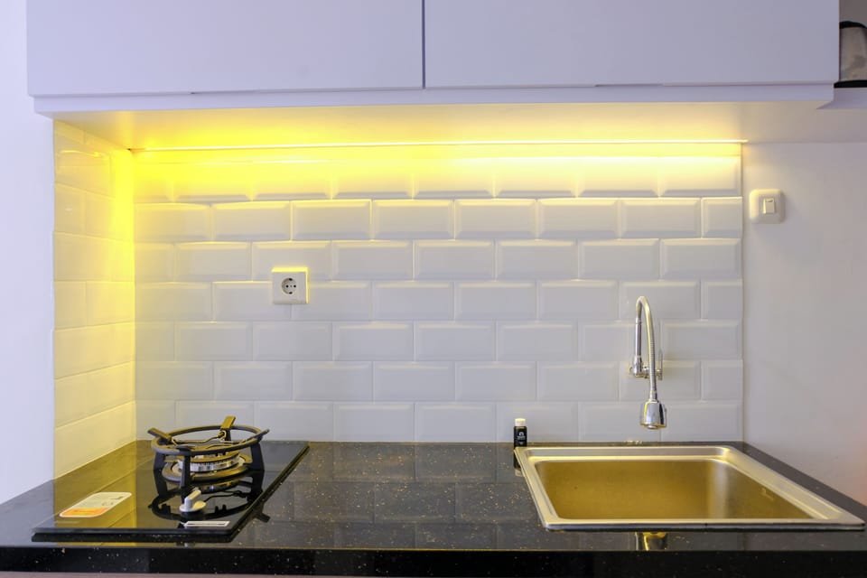 Studio | Private kitchen | Full-size fridge, stovetop