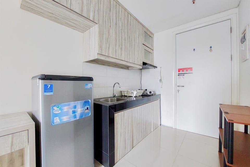 Studio | Private kitchen | Full-size fridge, stovetop