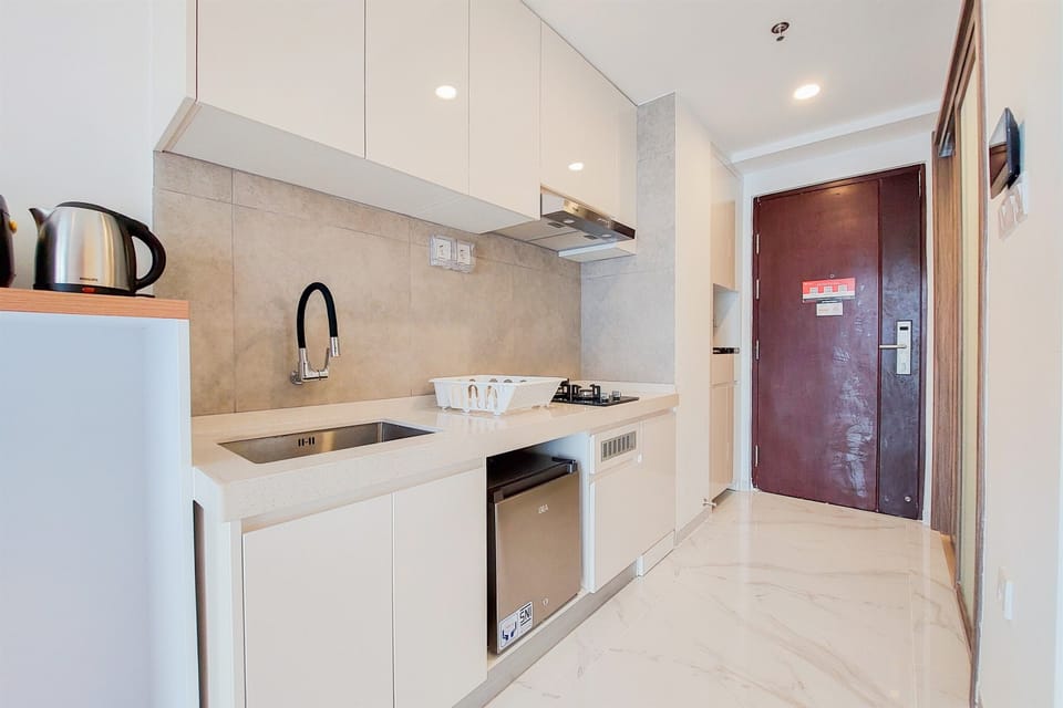 Studio | Private kitchen | Full-size fridge, stovetop