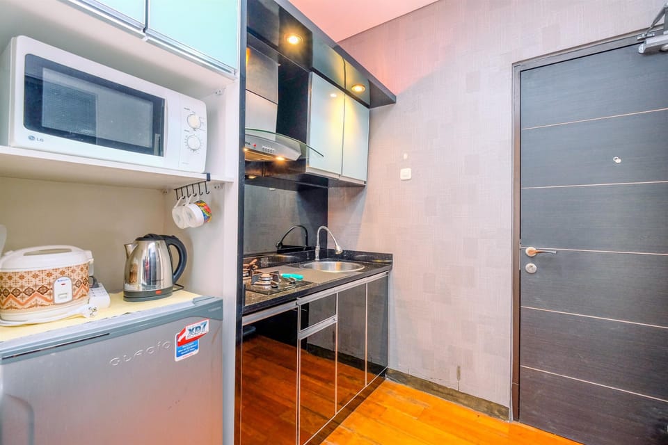 Full-size fridge, stovetop