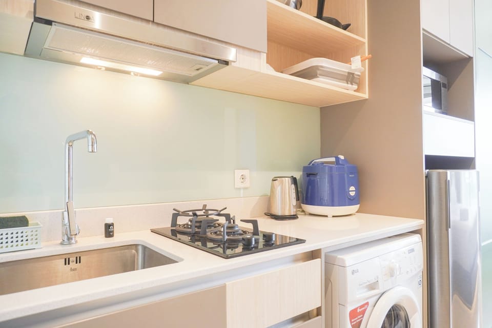 Studio | Private kitchen | Full-size fridge, stovetop