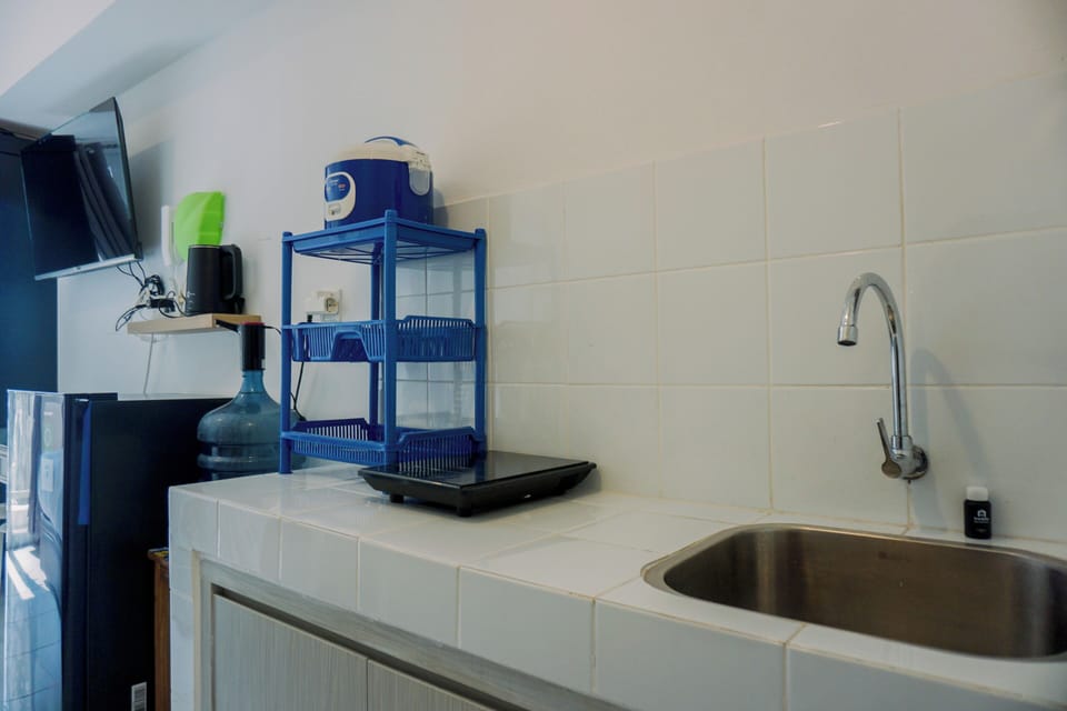 Studio | Private kitchen | Full-size fridge, stovetop