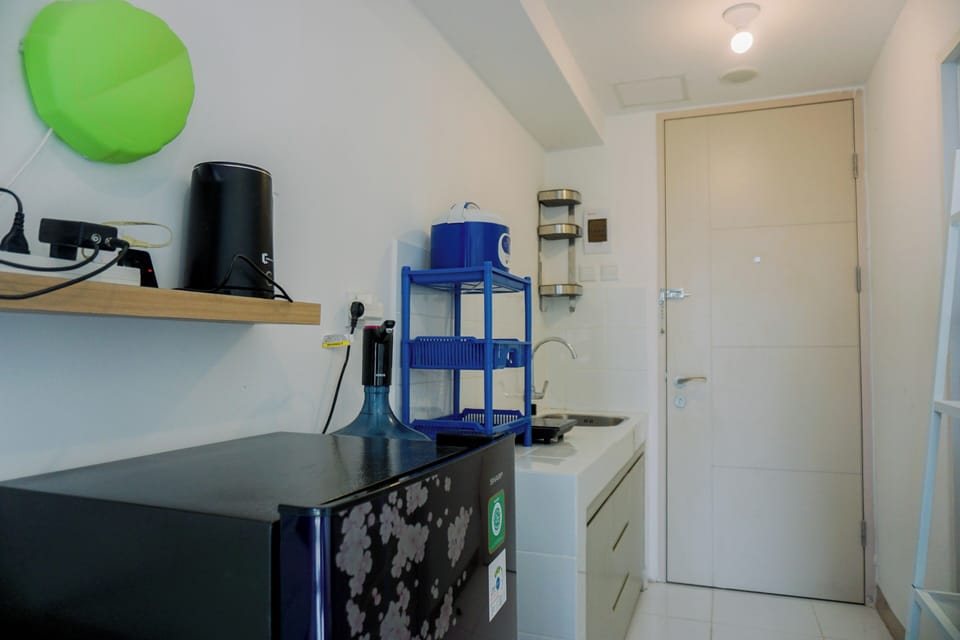 Studio | Private kitchen | Full-size fridge, stovetop