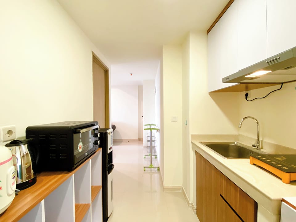 Apartment | Private kitchen | Full-size fridge, stovetop