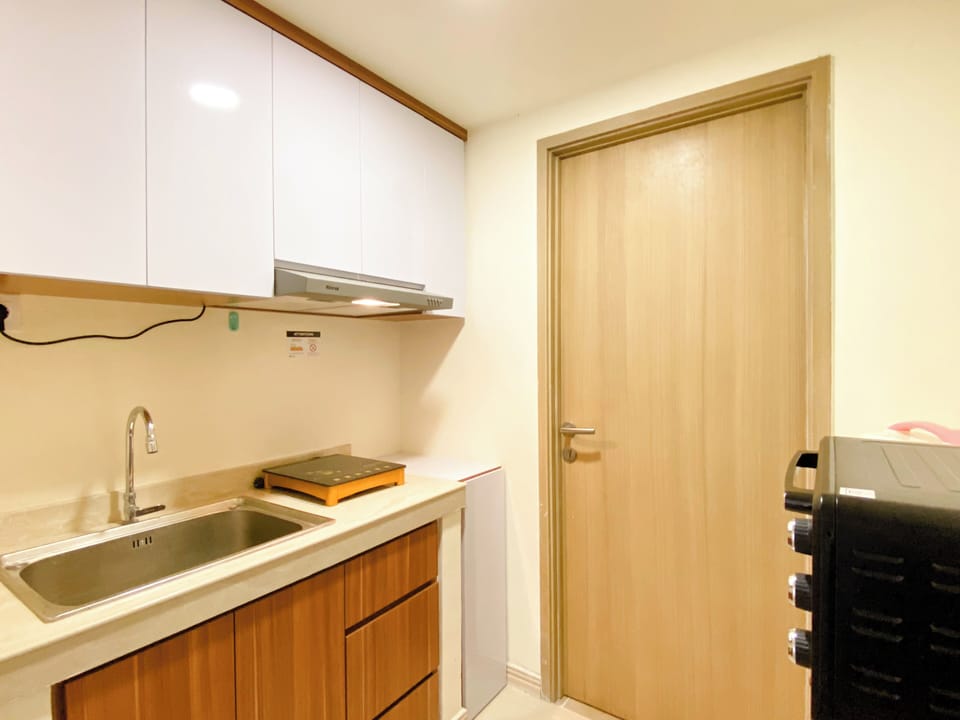 Apartment | Private kitchen | Full-size fridge, stovetop