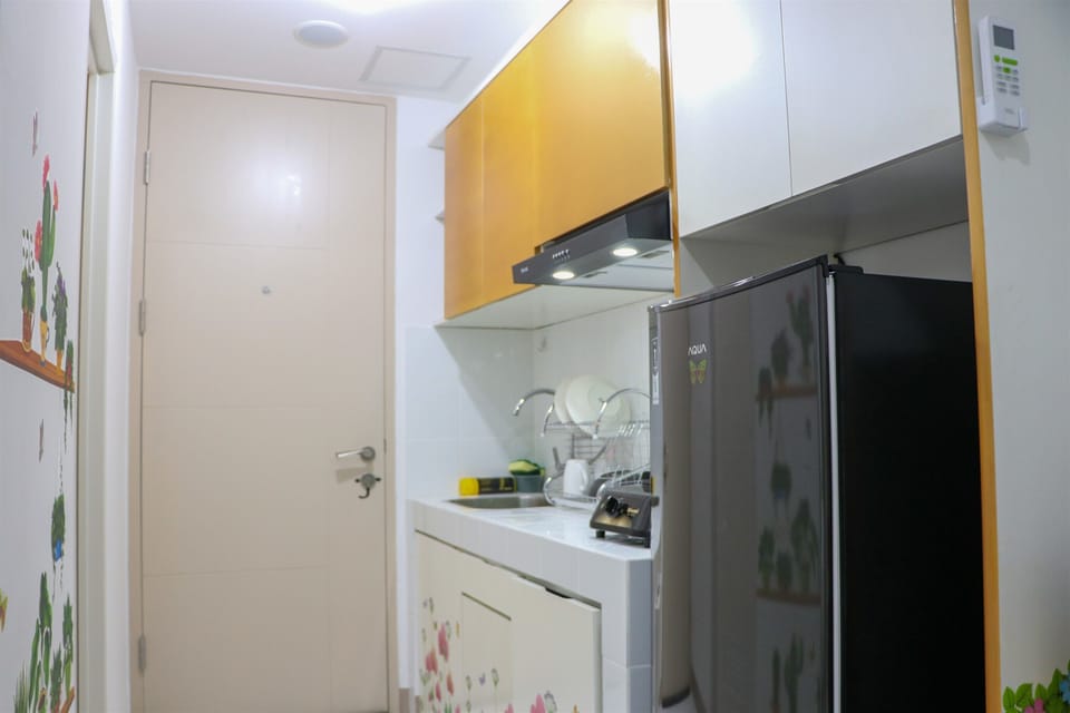 Studio | Private kitchen | Full-size fridge, stovetop
