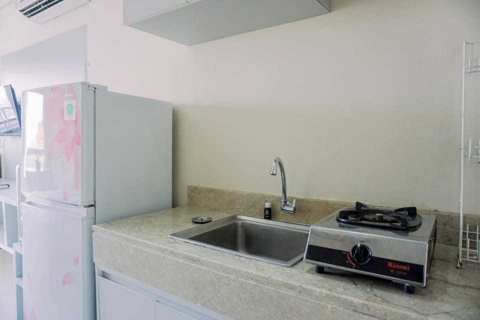Studio | Private kitchen | Full-size fridge, stovetop