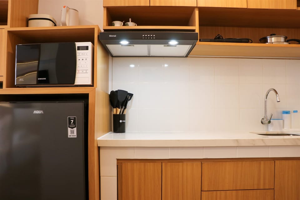 Studio | Private kitchen | Full-size fridge, stovetop