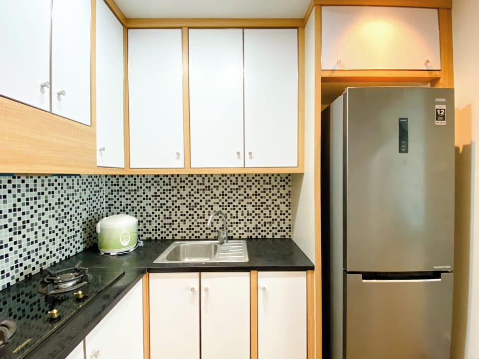 Apartment | Private kitchen | Full-size fridge, stovetop