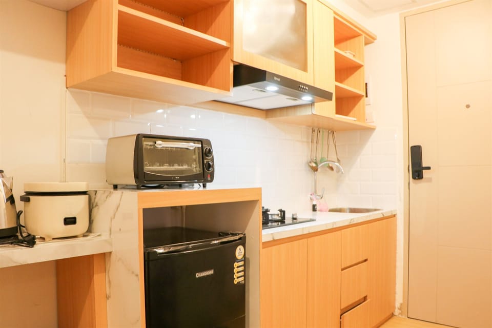 Studio | Private kitchen | Full-size fridge, stovetop