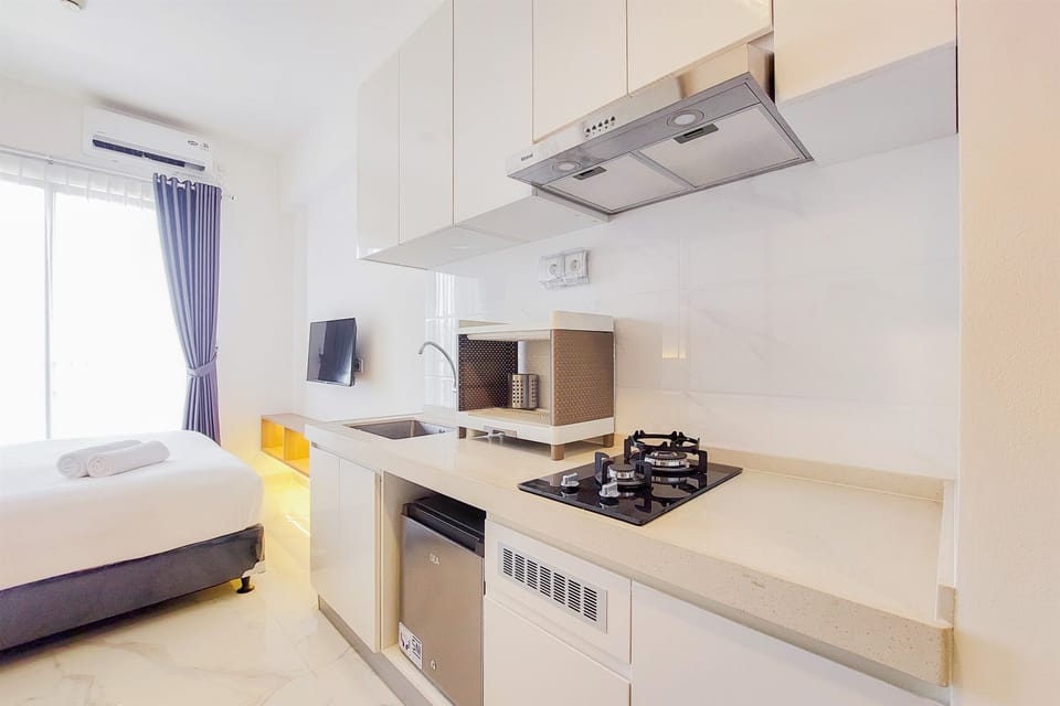 Studio | Private kitchen | Full-size fridge, stovetop