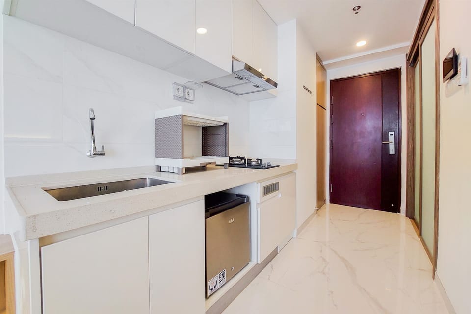 Studio | Private kitchen | Full-size fridge, stovetop
