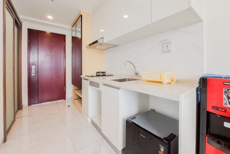 Studio | Private kitchen | Full-size fridge, stovetop