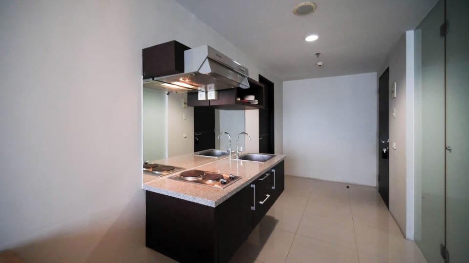 Apartment | Private kitchen | Full-size fridge, stovetop