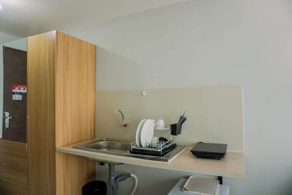 Studio | Private kitchen | Full-size fridge, stovetop