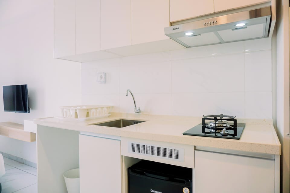 Studio | Private kitchen | Full-size fridge, stovetop, rice cooker, cookware/dishes/utensils