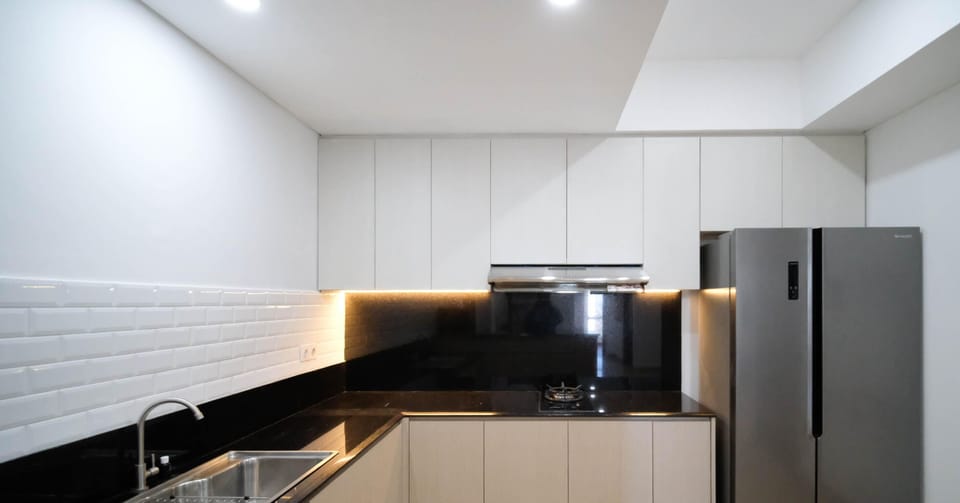 Apartment | Private kitchen | Full-size fridge, stovetop