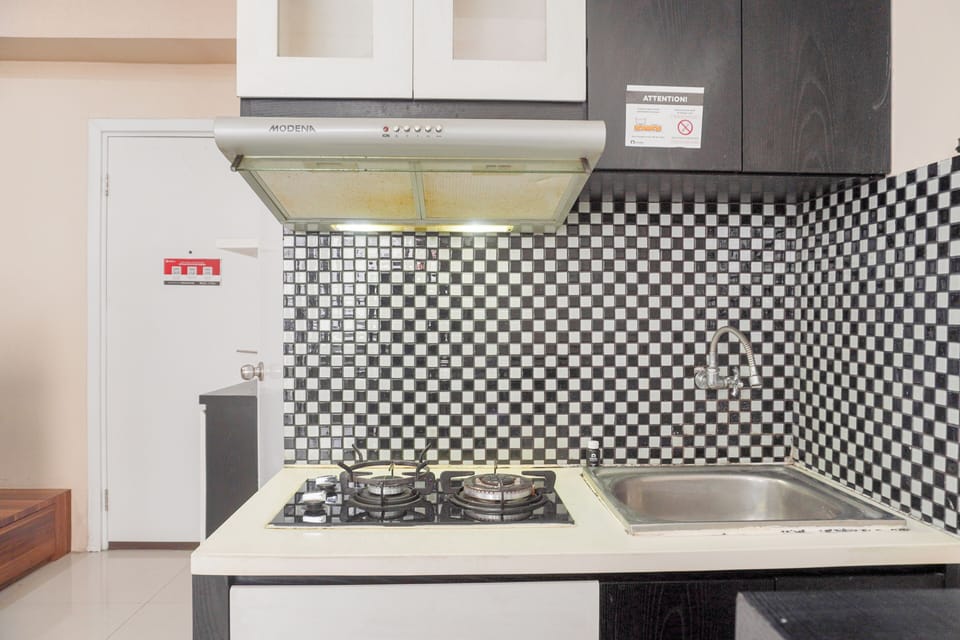 Apartment | Private kitchen | Full-size fridge, stovetop