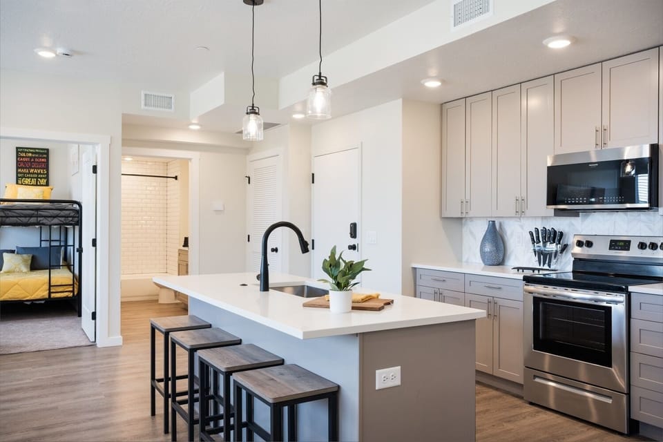 Condo, 2 Bedrooms | Private kitchen | Fridge, oven, coffee/tea maker, electric kettle