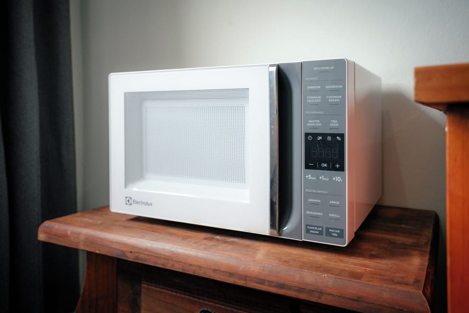 Deluxe Room | Microwave