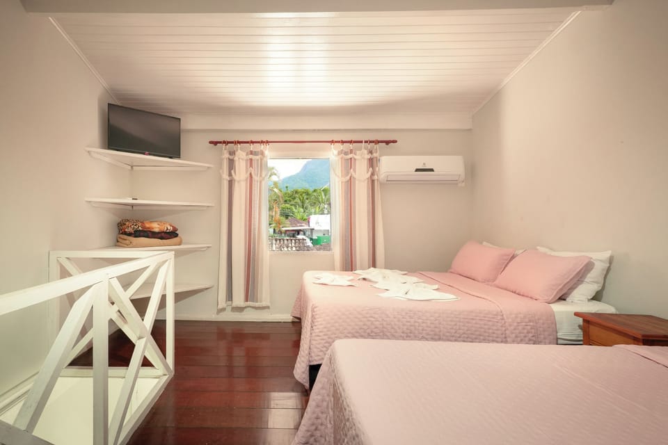 Family Suite | Desk, free WiFi, bed sheets