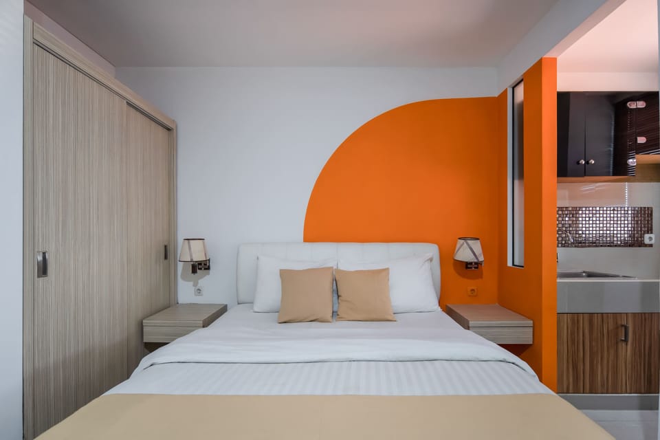 Deluxe Studio | Desk, laptop workspace, free WiFi, bed sheets