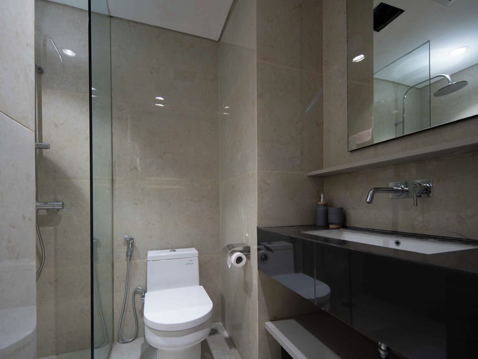 Deluxe Room | Bathroom | Free toiletries, slippers