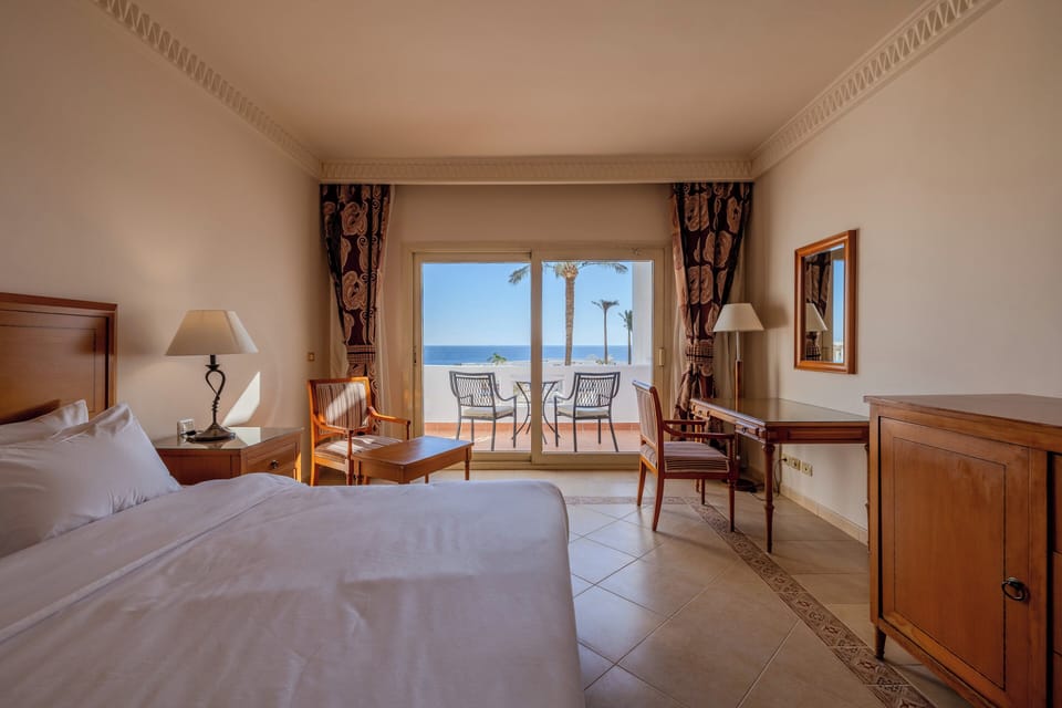 1 bedroom, premium bedding, minibar, in-room safe