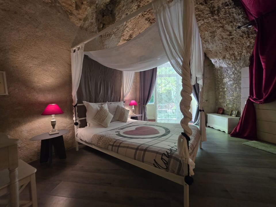Deluxe Suite | Free WiFi