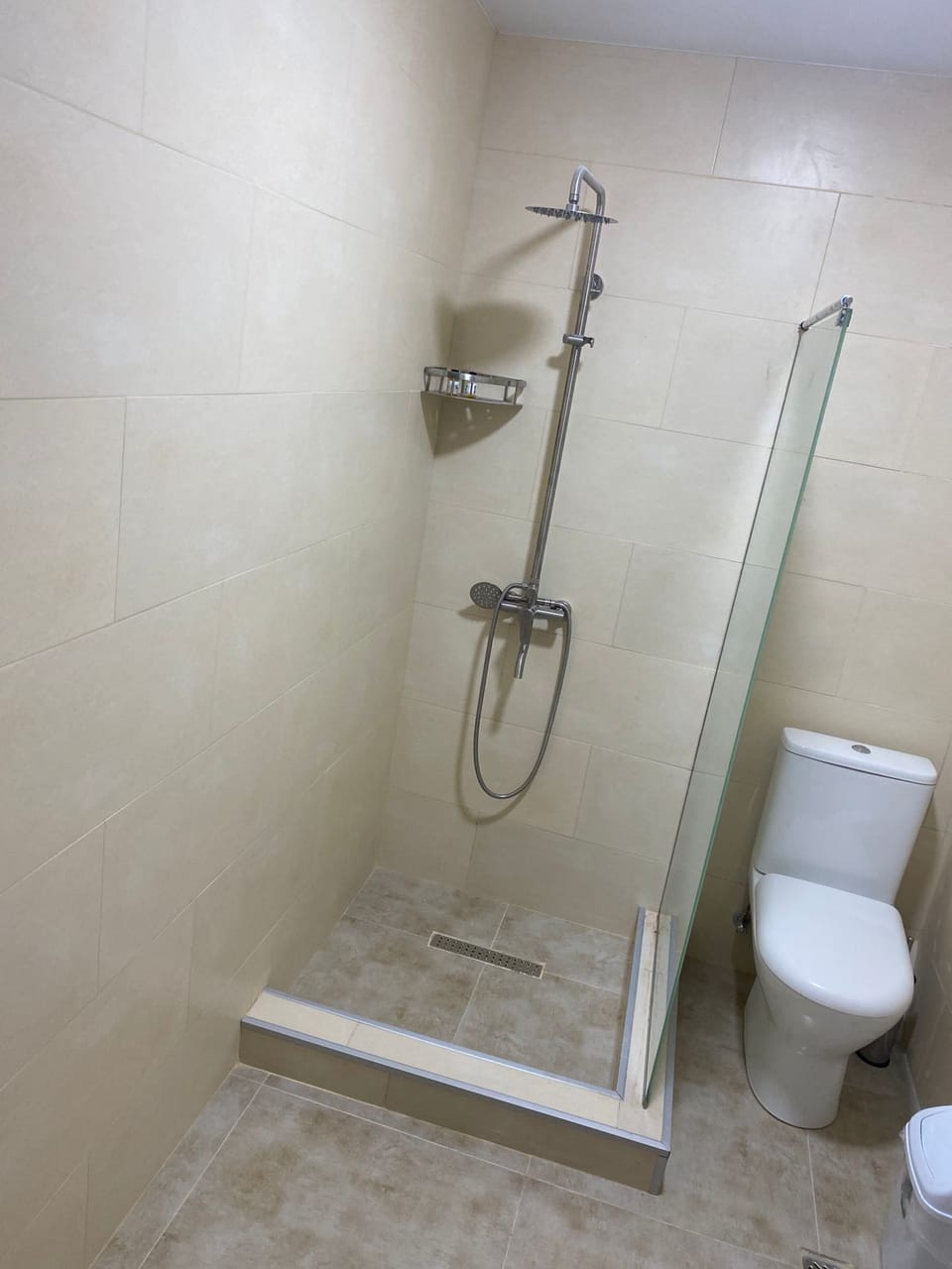 Comfort Double Room | Bathroom | Shower, free toiletries, hair dryer, slippers