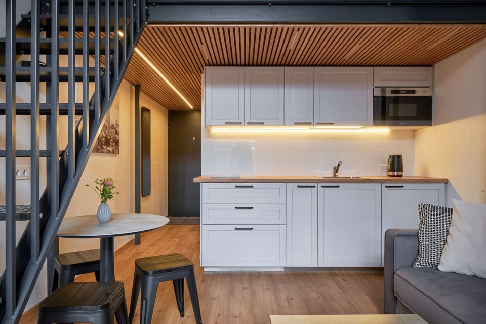City Loft | Private kitchen | Mini-fridge, microwave, stovetop, electric kettle