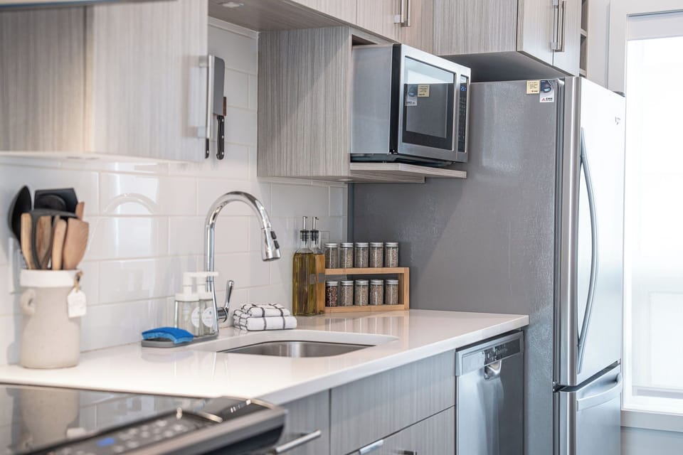 Condo | Private kitchen | Coffee/tea maker, full-size fridge, microwave, oven