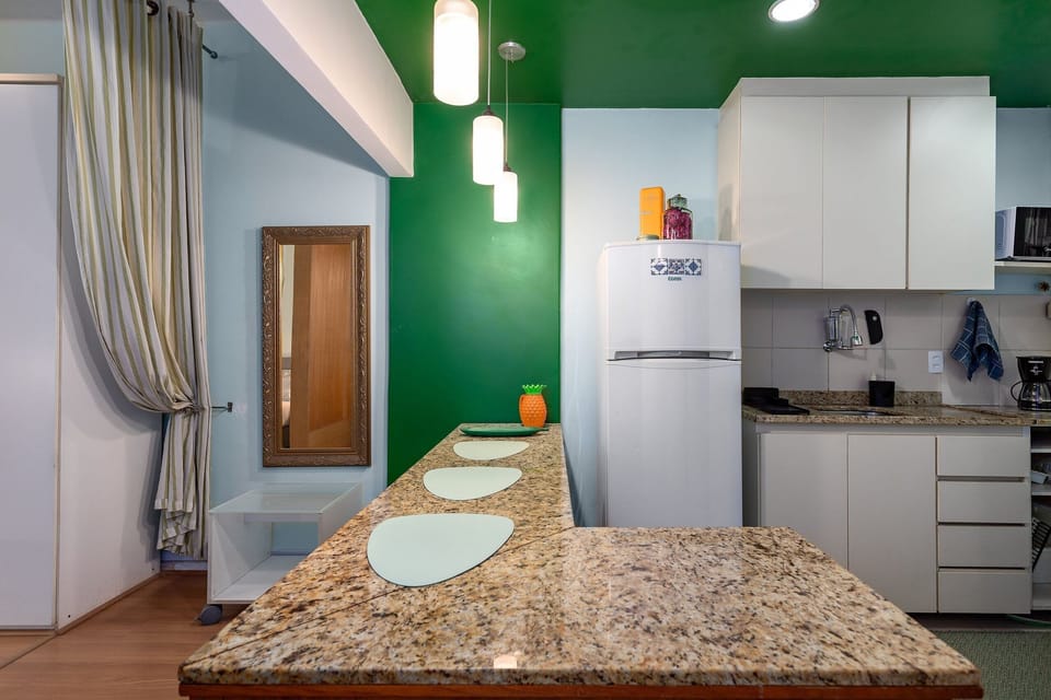 Studio | Private kitchen | Fridge, microwave, oven, coffee/tea maker