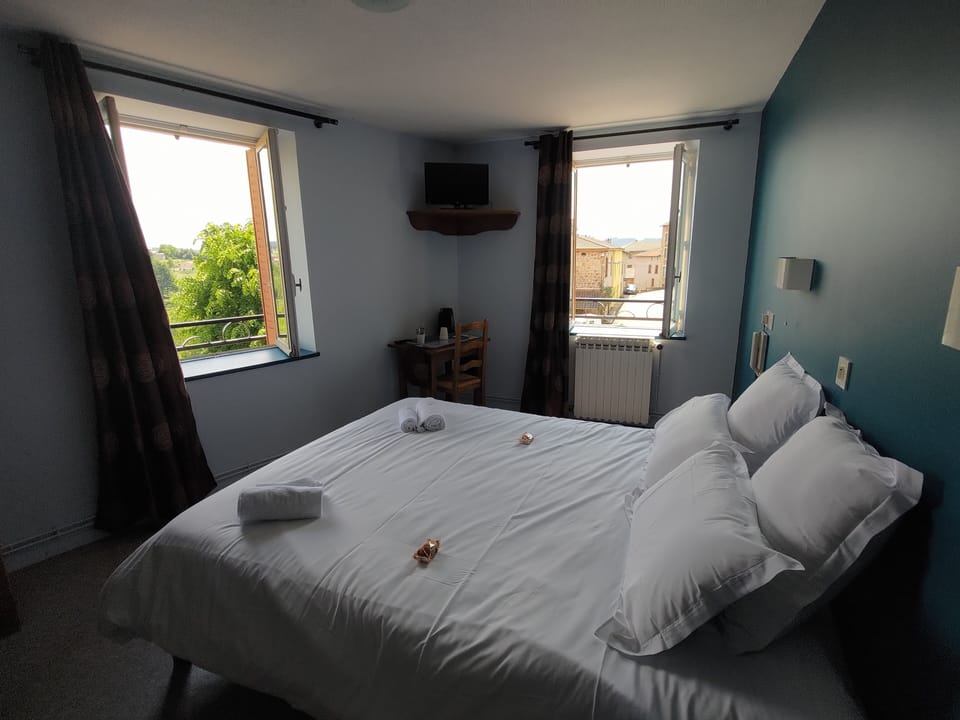 Deluxe Room | 1 bedroom, free WiFi