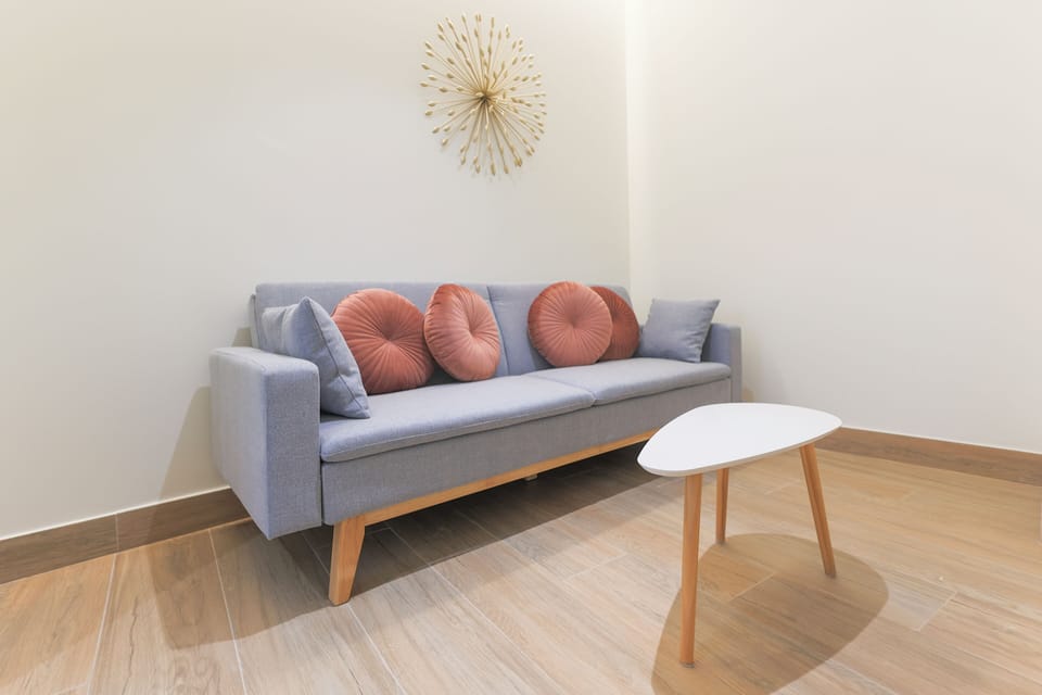 Premier Room | 1 bedroom, blackout drapes, iron/ironing board, free WiFi
