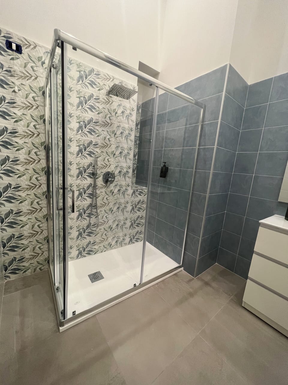 Deluxe Room, 1 Double Bed, Private Bathroom, Courtyard View | Bathroom | Free toiletries, hair dryer, bidet, towels