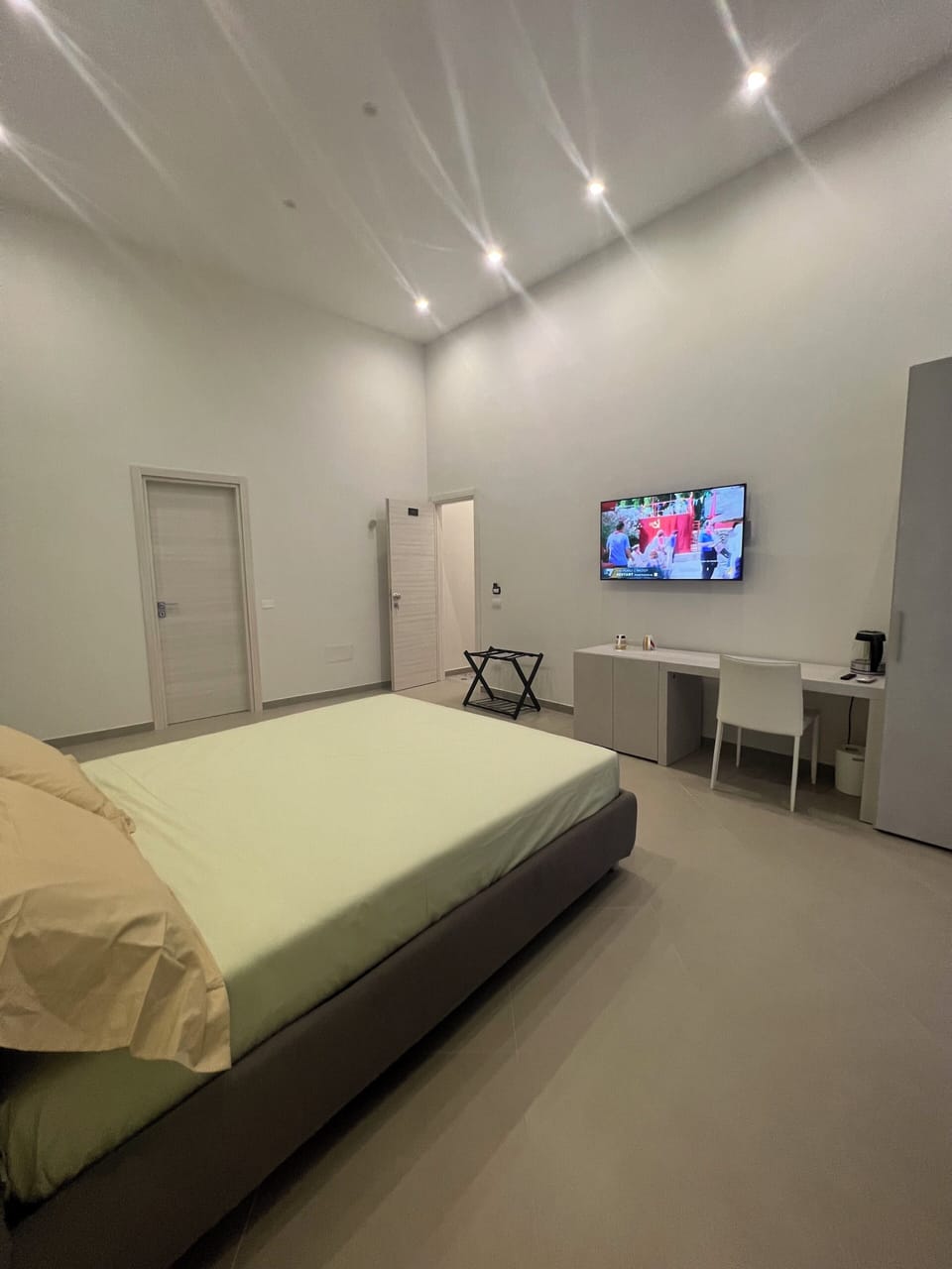 Exclusive Room, 1 Double Bed, Private Bathroom, City View | Egyptian cotton sheets, premium bedding, down comforters, in-room safe