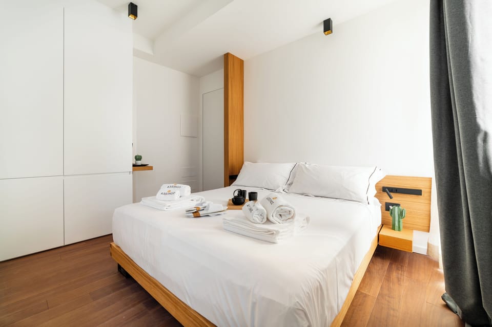 Deluxe Room | Egyptian cotton sheets, premium bedding, down comforters, pillowtop beds