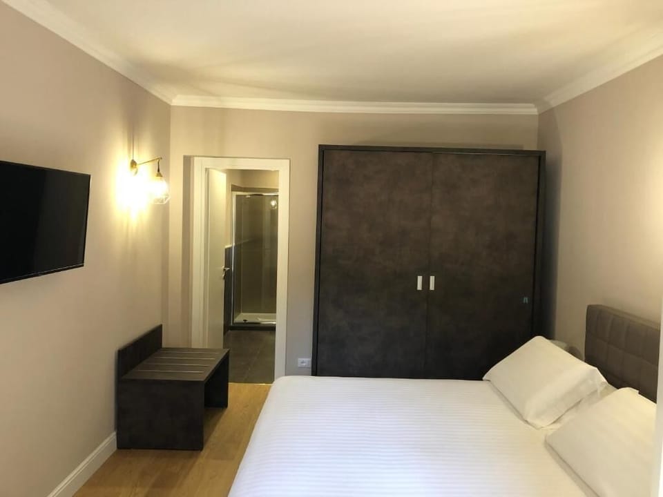 Comfort Room | In-room safe, desk, soundproofing, WiFi (free)