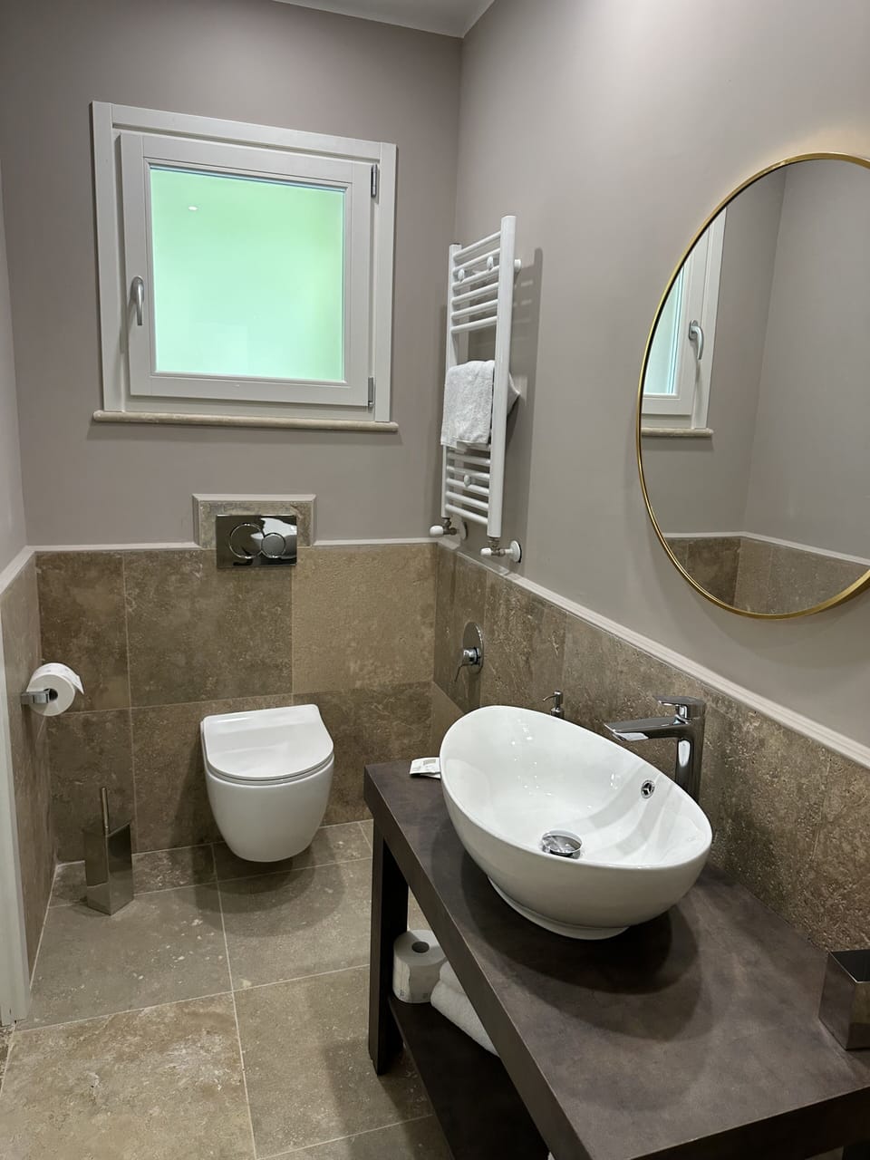 Superior Double or Twin Room | Bathroom | Free toiletries, towels