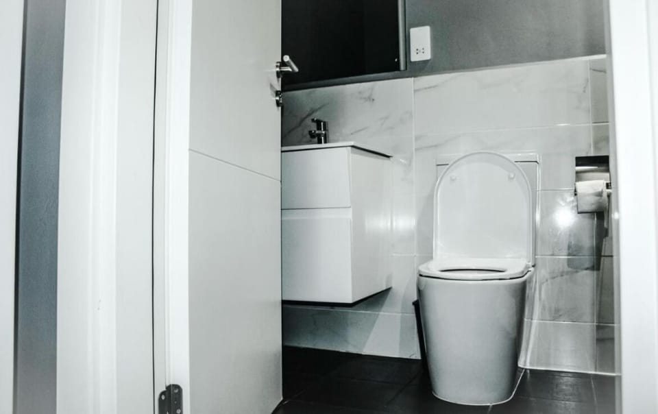 Deluxe Apartment | Bathroom