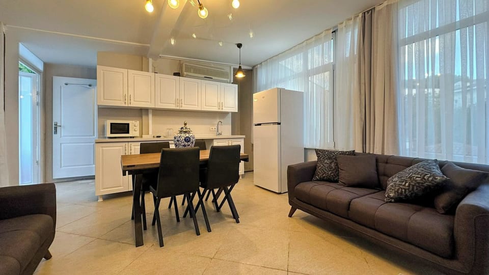 Family Condo | Egyptian cotton sheets, premium bedding, free WiFi, bed sheets