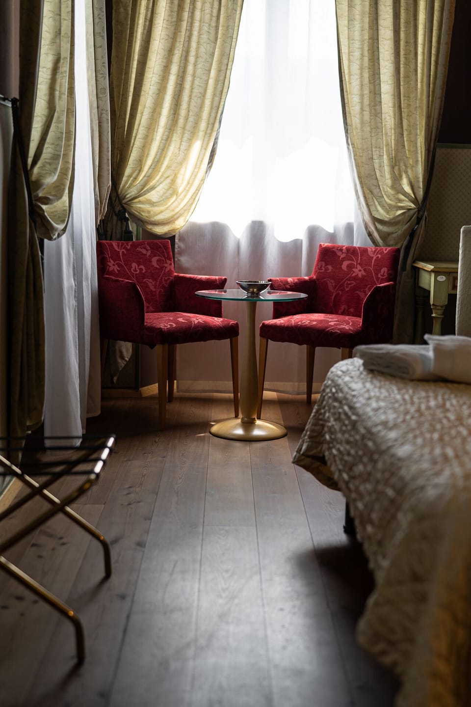 Superior Room, Non Smoking | Bathroom | Hair dryer, slippers, bidet, towels