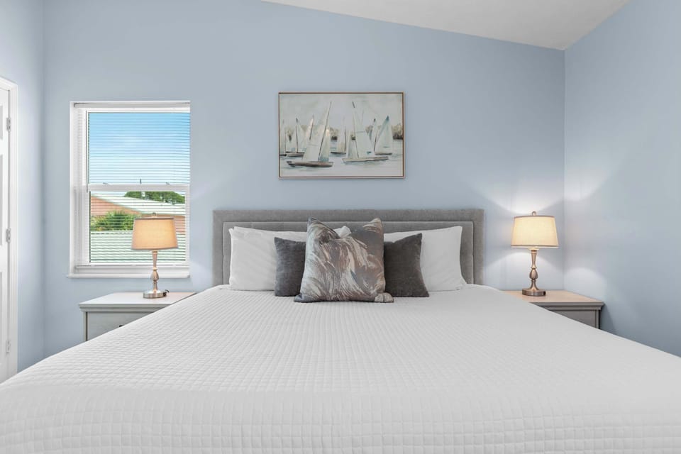 Beach Time Cozy Retreat Steps From the Gulf House in Lower Grand Lagoon