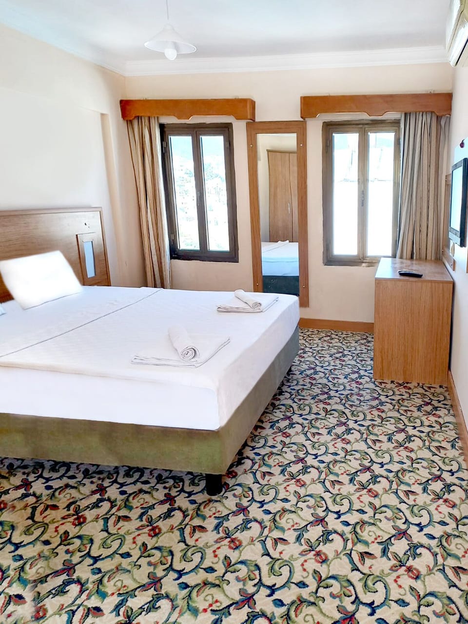 Standard Room | 1 bedroom, minibar, laptop workspace, free WiFi
