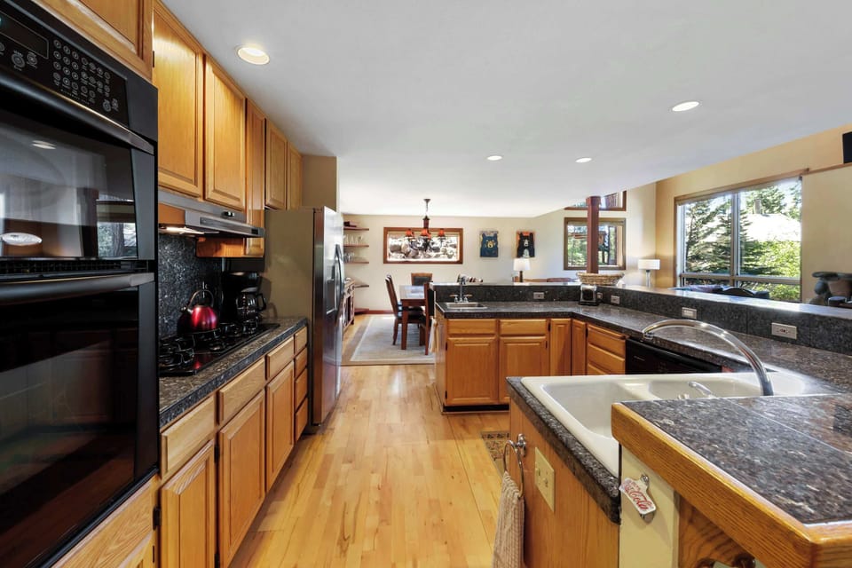 House, Multiple Beds, Balcony, Mountain View (Kitzbuhel Paradise) | Private kitchen | Fridge, microwave, oven, stovetop